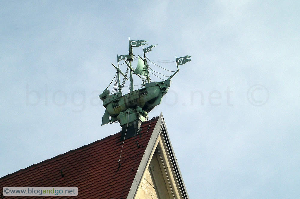 Munich - Roof ships along the Neuhauser Str